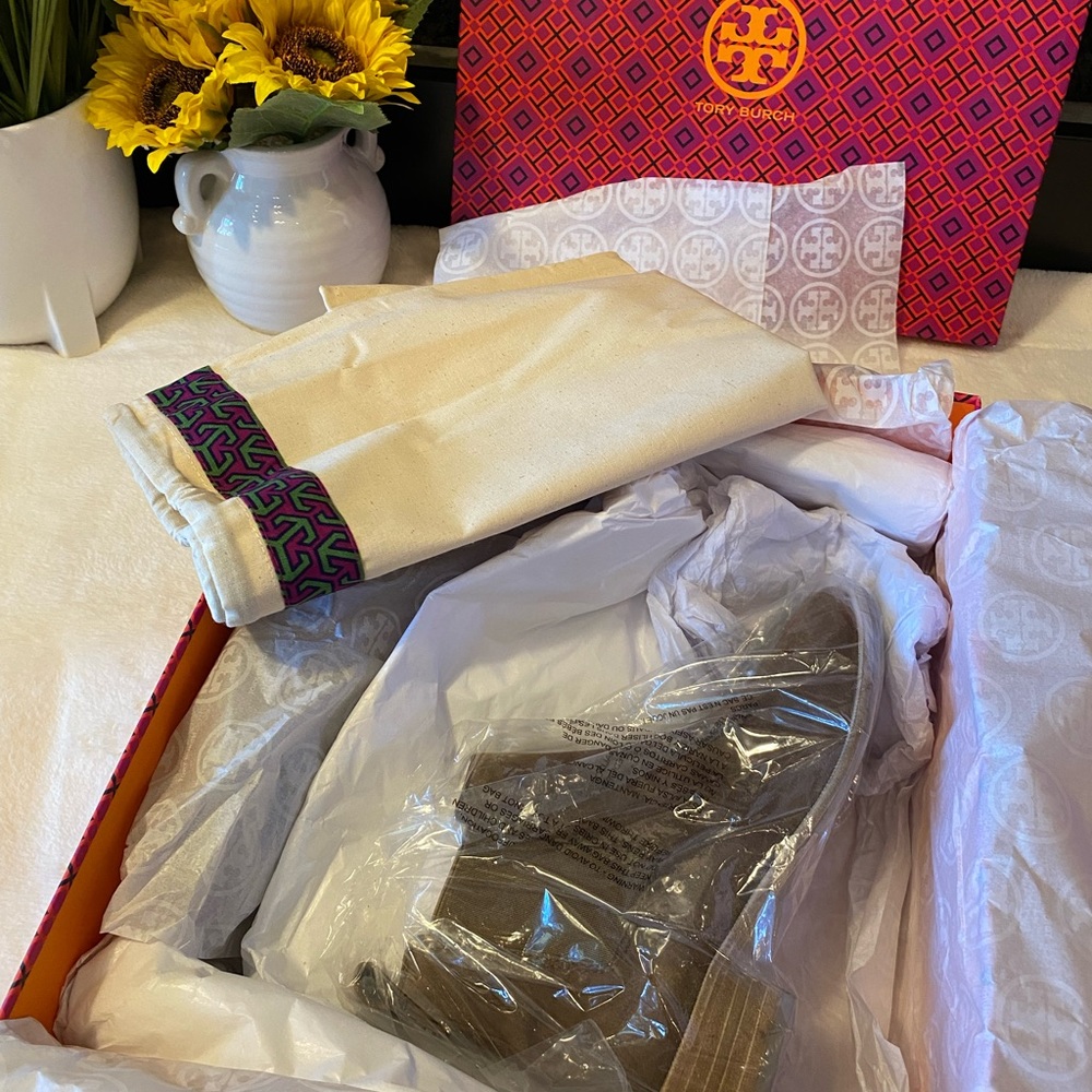 ✨NIB✨Tory Burch Suede Chelsea Ankle Boots - Picture 6 of 8
